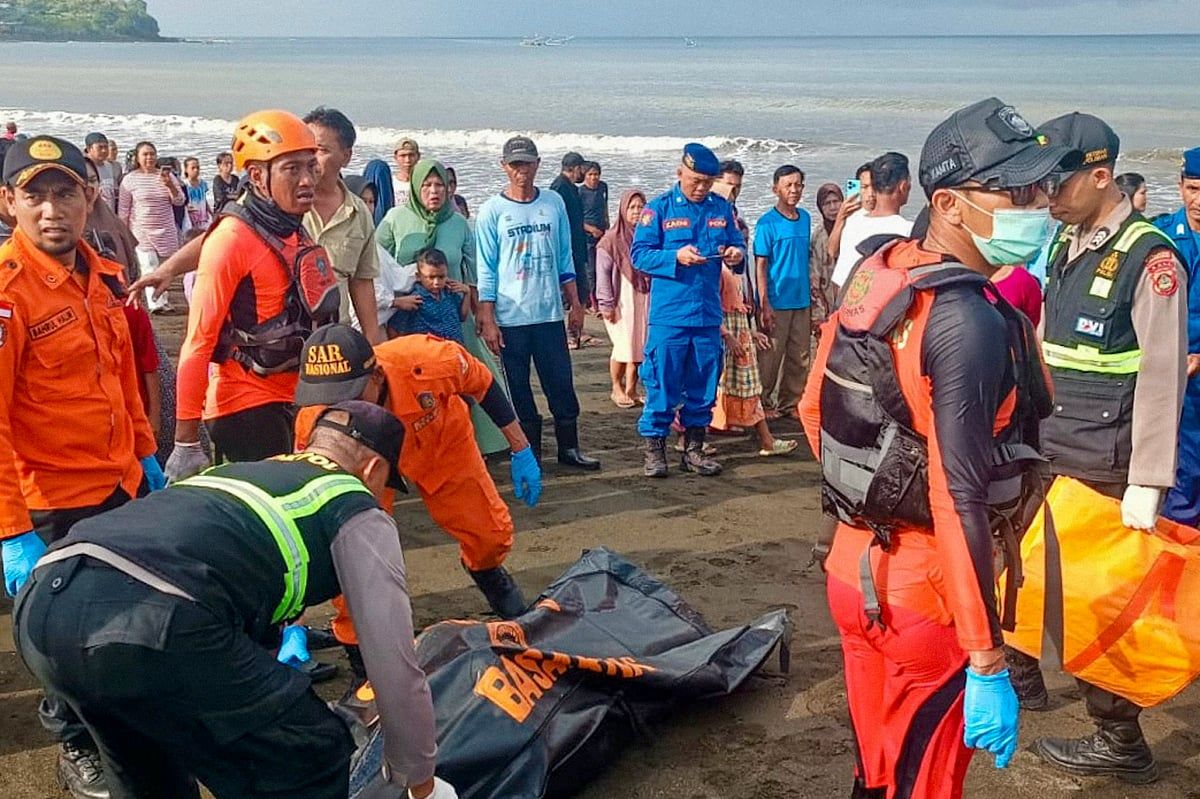 Endonezya'nın Bali'sine Giden Feribot Battıktan Sonra 4 Ölü, 30 Kayıp