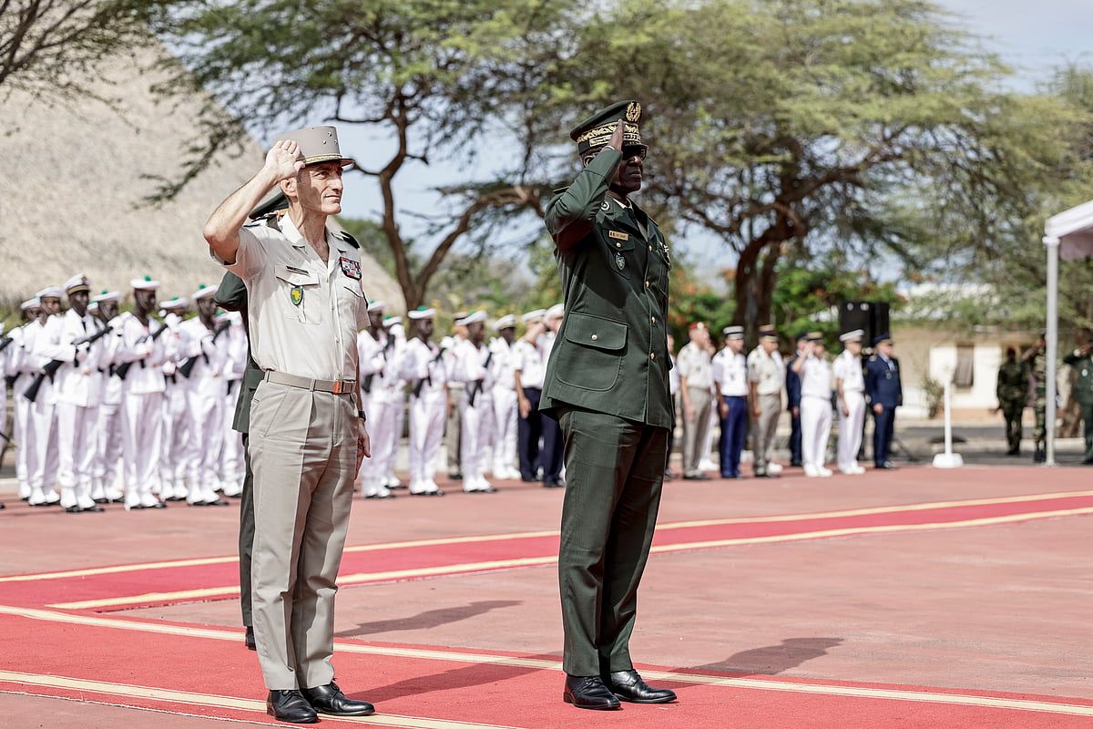 Fransız Ordusu Senegal'den Ayrılarak Batı Afrika'daki Askeri Varlığına Son Verdi