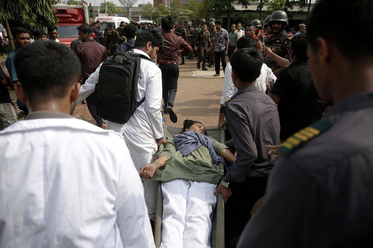Hayatta Kalanlar Ölümcül Kazayı Anlatırken Kömürleşmiş Cesetler Bangladeş Hastanesinde Istıraba Neden Oluyor