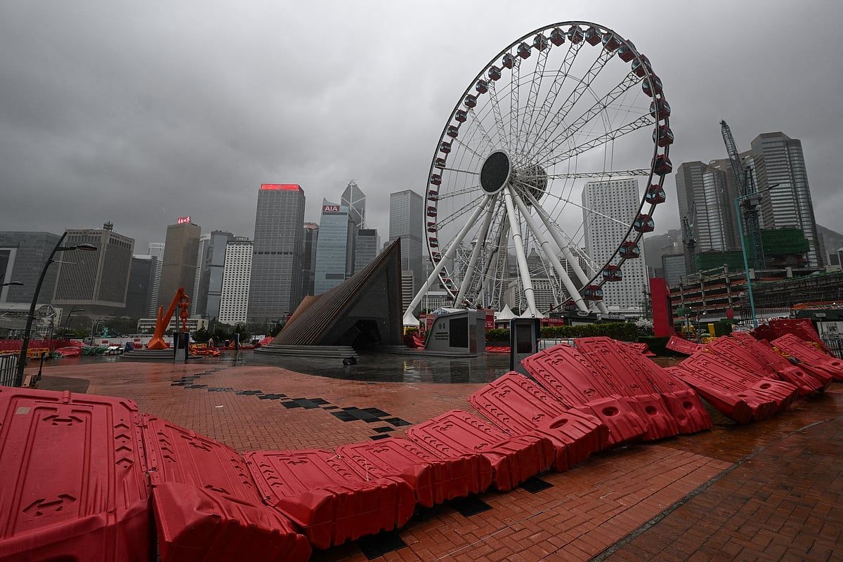 Hong Kong Uçuşları İptal Etti, Typhoon Wipha Yaklaşırken T10 Kasırga Sinyali Verdi