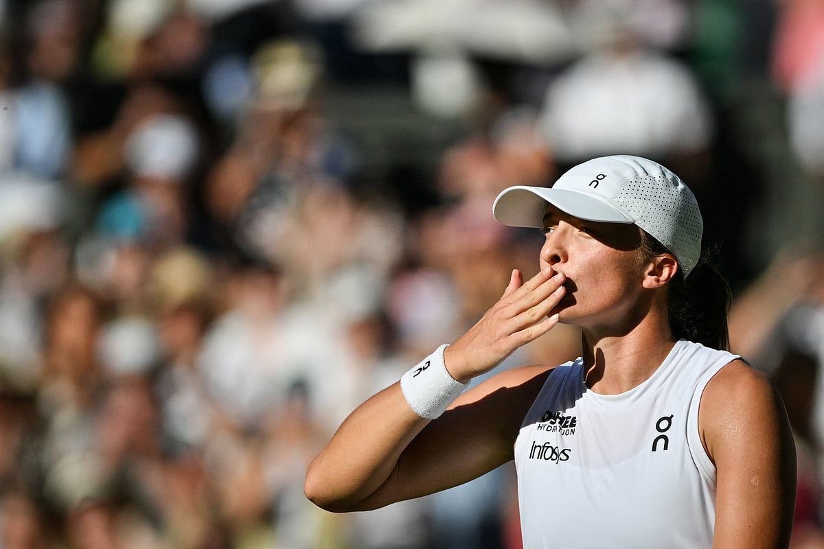Iga Swiatek, İlk Wimbledon Finaline Ulaşmak için Belinda Bencic'i Yönlendirdi