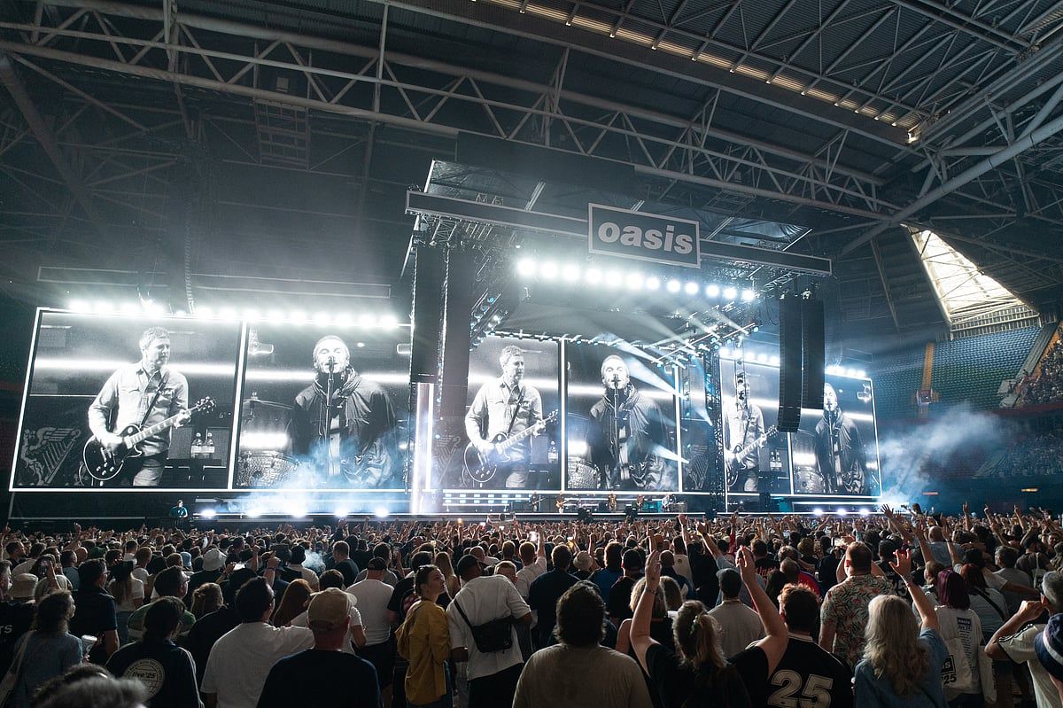 İngiliz Rock Grubu Oasis, Hayranlarını Heyecanlandıran Cardiff'te Yeniden Bir Araya Geldi