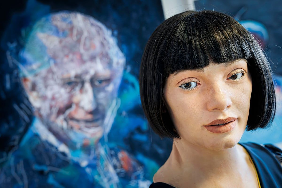 İnsansı Robot, 'insan Sanatçıların Yerini Almayı' Amaçlamadığını Söyledi