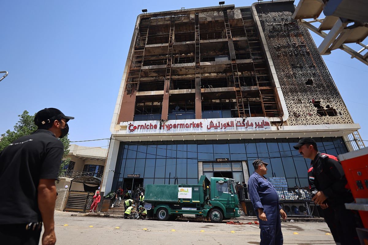 Irak'ta Alışveriş Merkezinde Yangın: 6 Yerel Yetkili Gözaltına Alındı, 17 Çalışan Ölümcül Yangın Nedeniyle Açığa Alındı