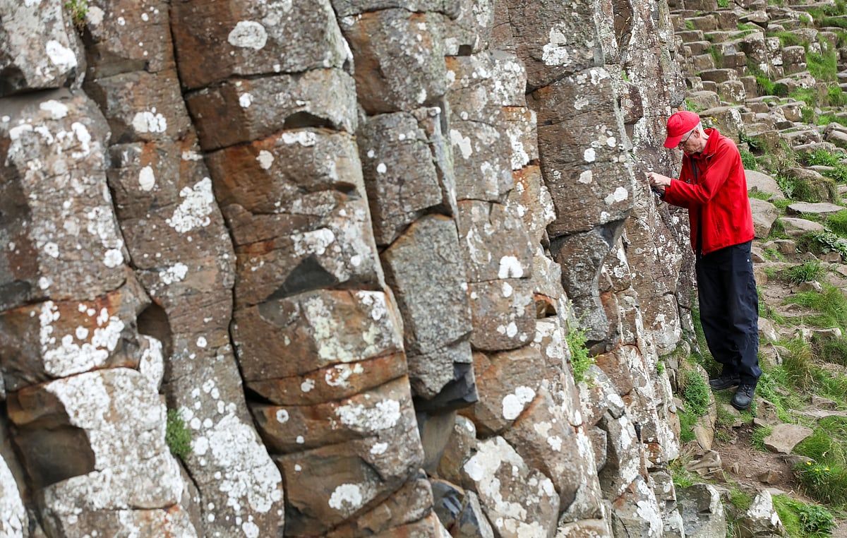 İrlanda'nın Ünlü Causeway Bölgesinde Turist Paraları Dev Sorun Yaratıyor