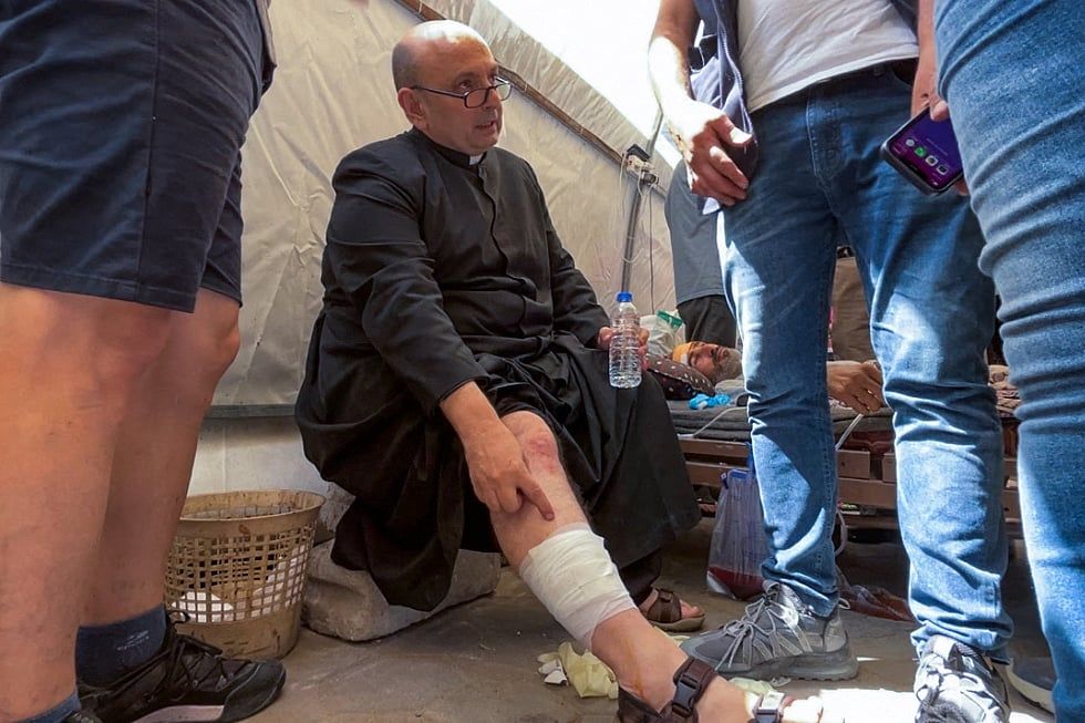 İsrail'in Gazze'ye Saldırısında Kilise Vuruldu, Rahip Yaralandı, 2 Kişi Öldü