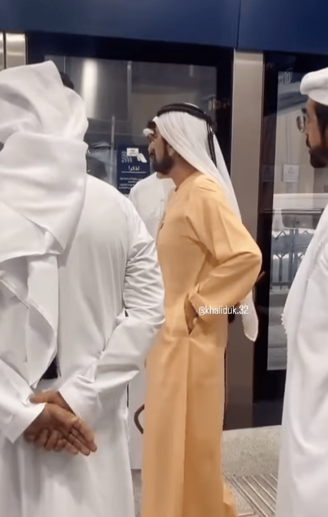 İzle: Şeyh Muhammed İlerlemeyi gözden Geçirmek için Dubai Metro istasyonunu Ziyaret Etti