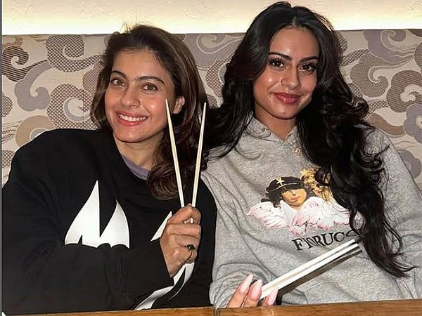 Kajol Mezuniyet Töreninde Kızı Nysa için Tezahürat Yaptı