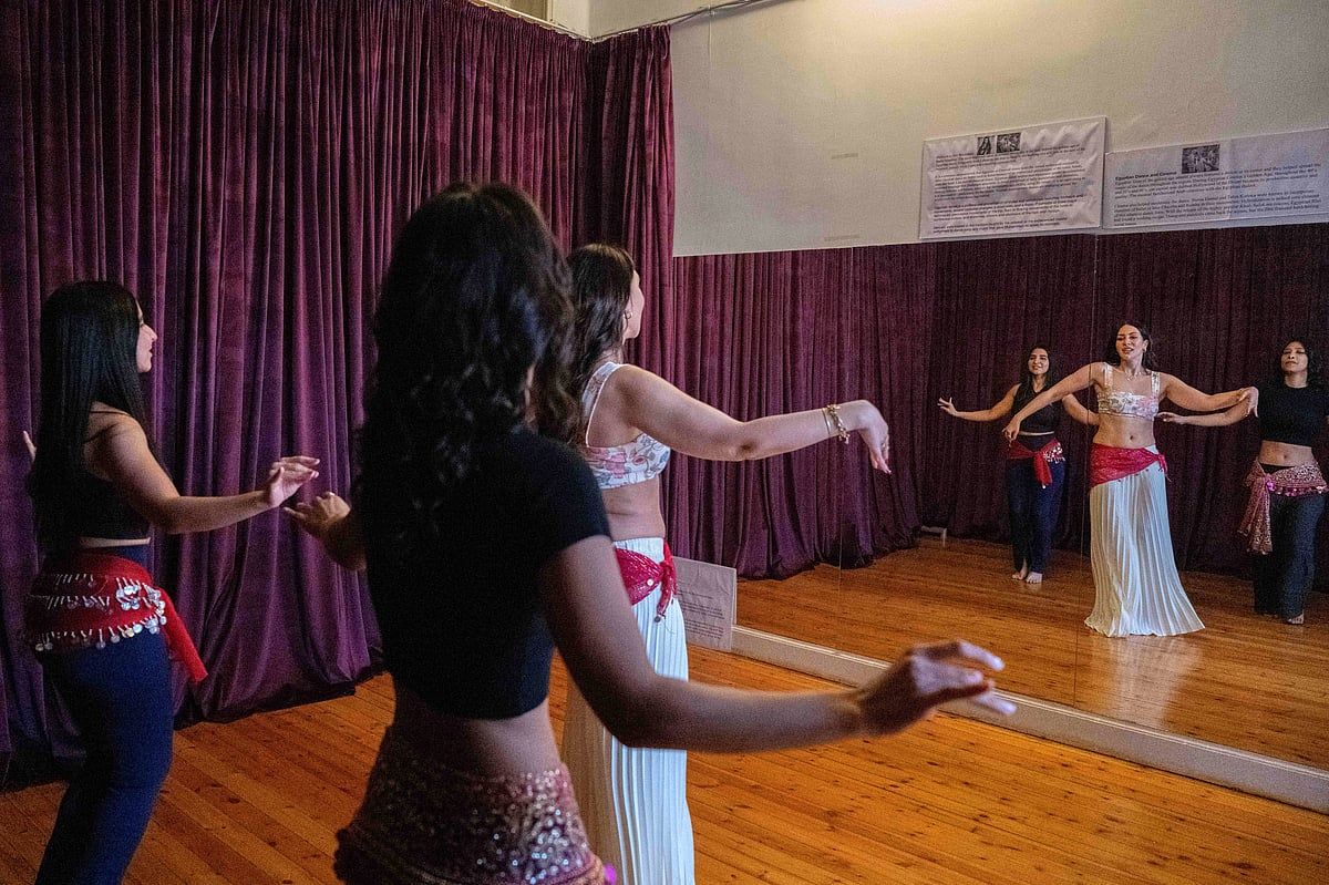 'Kanımızda': Mısırlı Kadınlar Göbek Dansını Damgalamadan Geri Alıyor