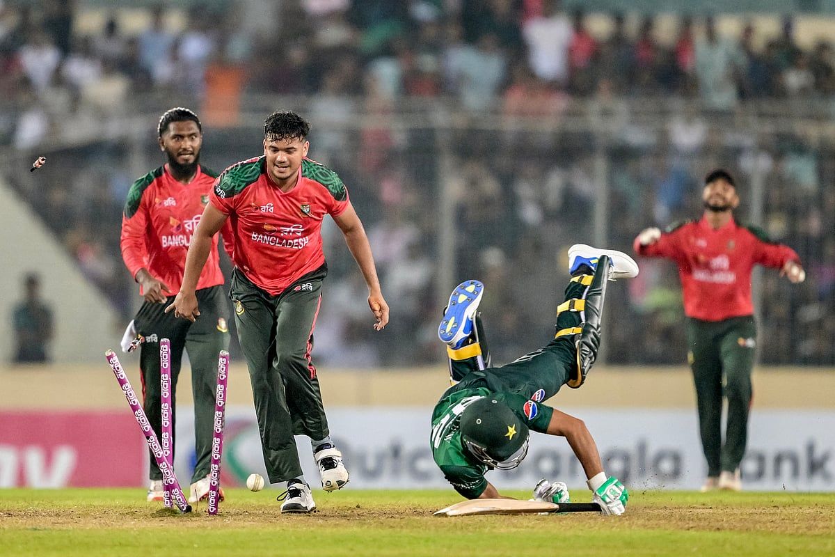 Klinik Bangladeş İlk T20İ Özensiz Pakistan Yumruk
