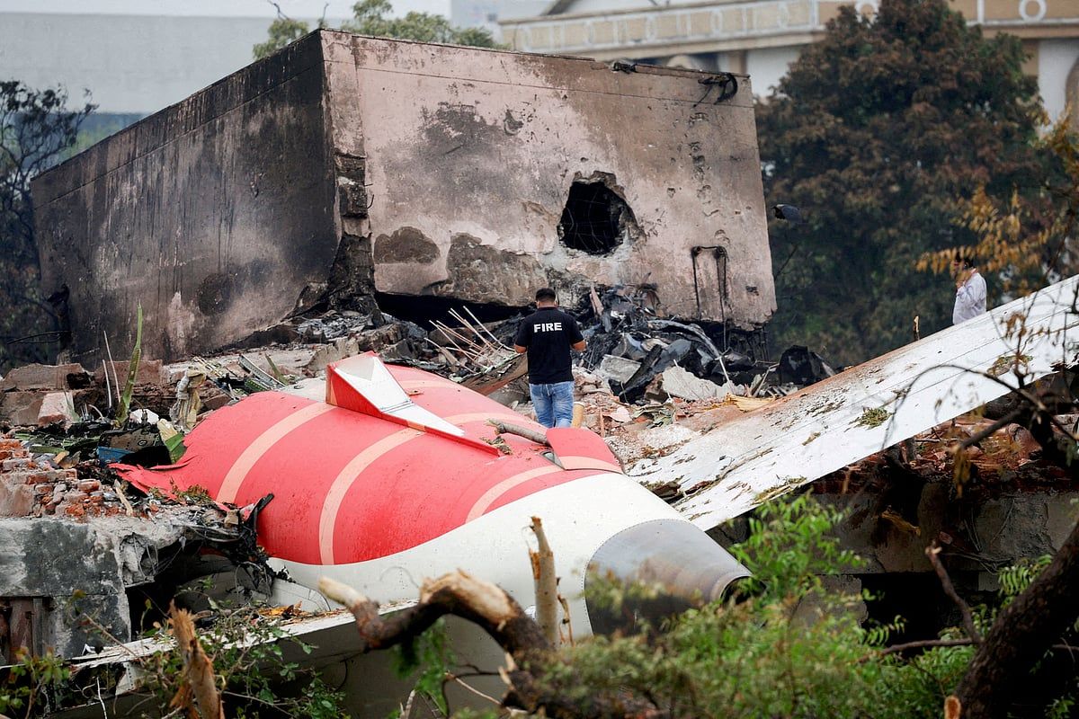 Kokpitin İçi: Air India Uçuşunun Felaketle Nasıl Sonuçlandığına Dair Saniye Saniye Açıklama