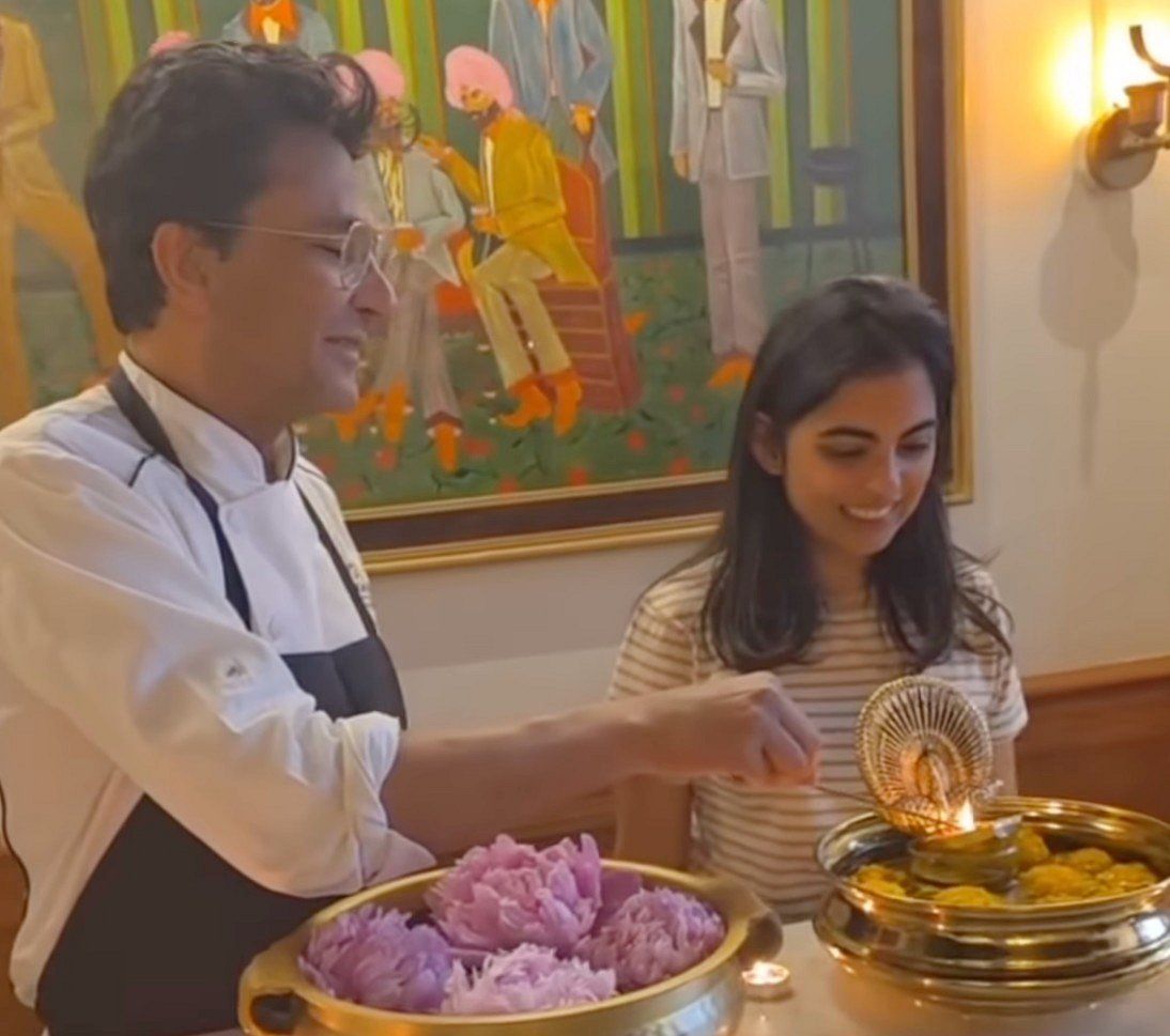 Nita Ve Isha Ambani, Nyc'deki Bungalovda Vikas Khanna ile Takılıyor