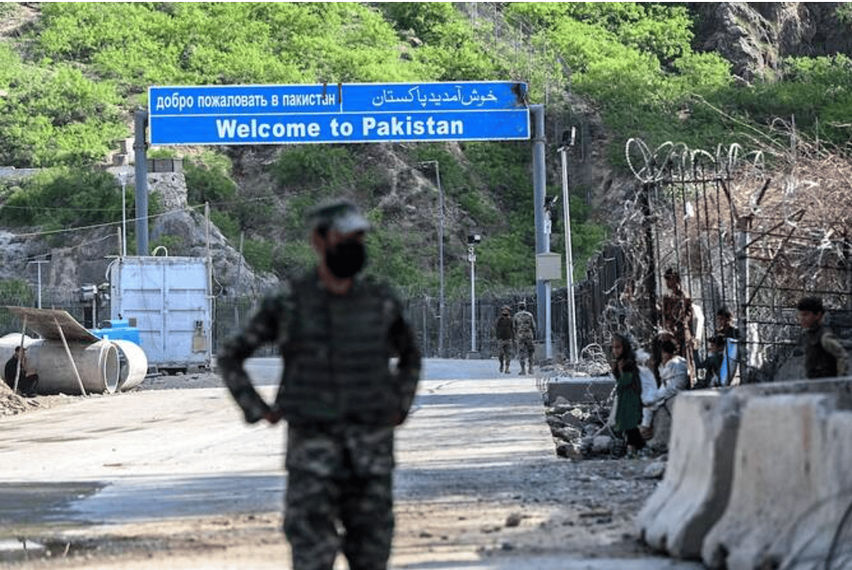 Pakistan Ordusu Afganistan'dan Geçmeye Çalışan 30 Militanı Öldürdü