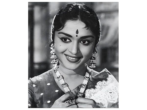 'Puthiya Paravai', 'Babruvahana' ve 'Paigham'ın Yıldızı Usta Oyuncu B Saroja Devi 83 yaşında Öldü