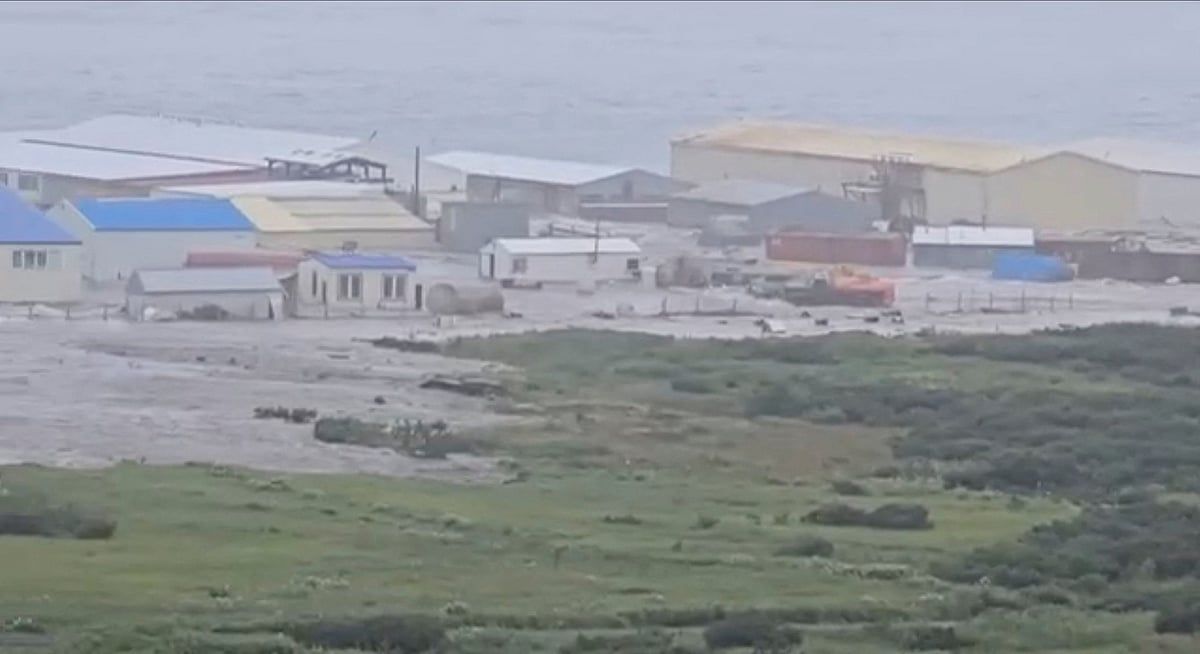 Rusya, Tsunaminin Vurduğu Adada Acil Durum İlan Etti; Alarmlar Çaldı
