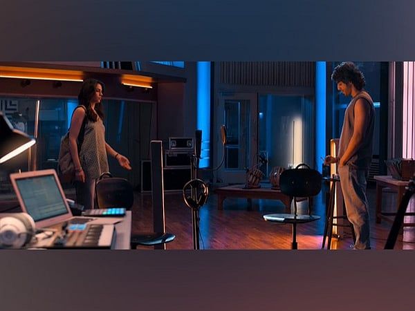 'Saiyaara' Fragmanı: Ahaan Panday, Aneet Padda, Mohit Suri'nin Yönetmenliğinde Birden Fazla Duyguyu Canlandırıyor