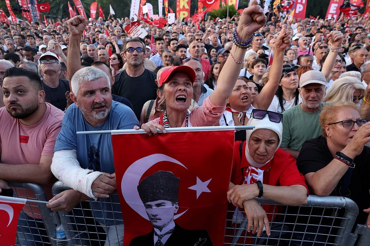 Siyasi Baskı Arttıkça Türk Varlıkları Kayıyor
