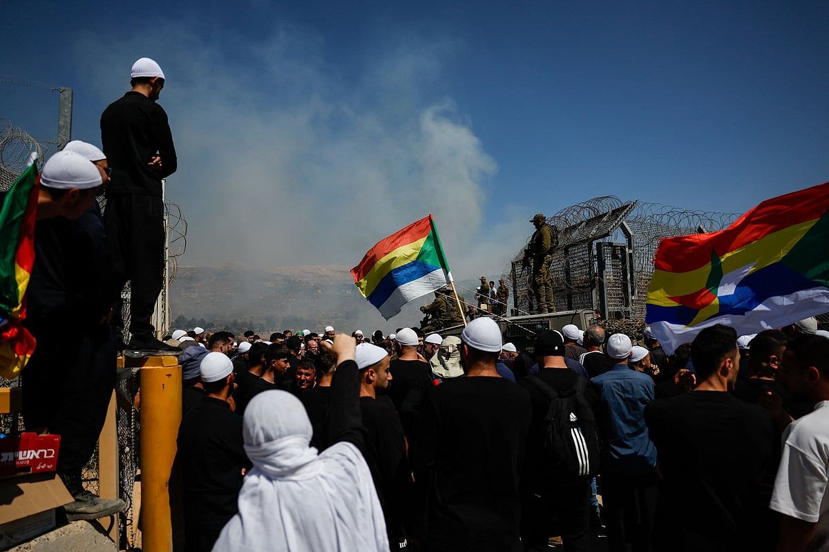 Suriyeli Al Sharaa, İsrail'in Şam'ı Vurmasının Ardından Dürzileri Korumanın 'Öncelik' Olduğunu Söyledi