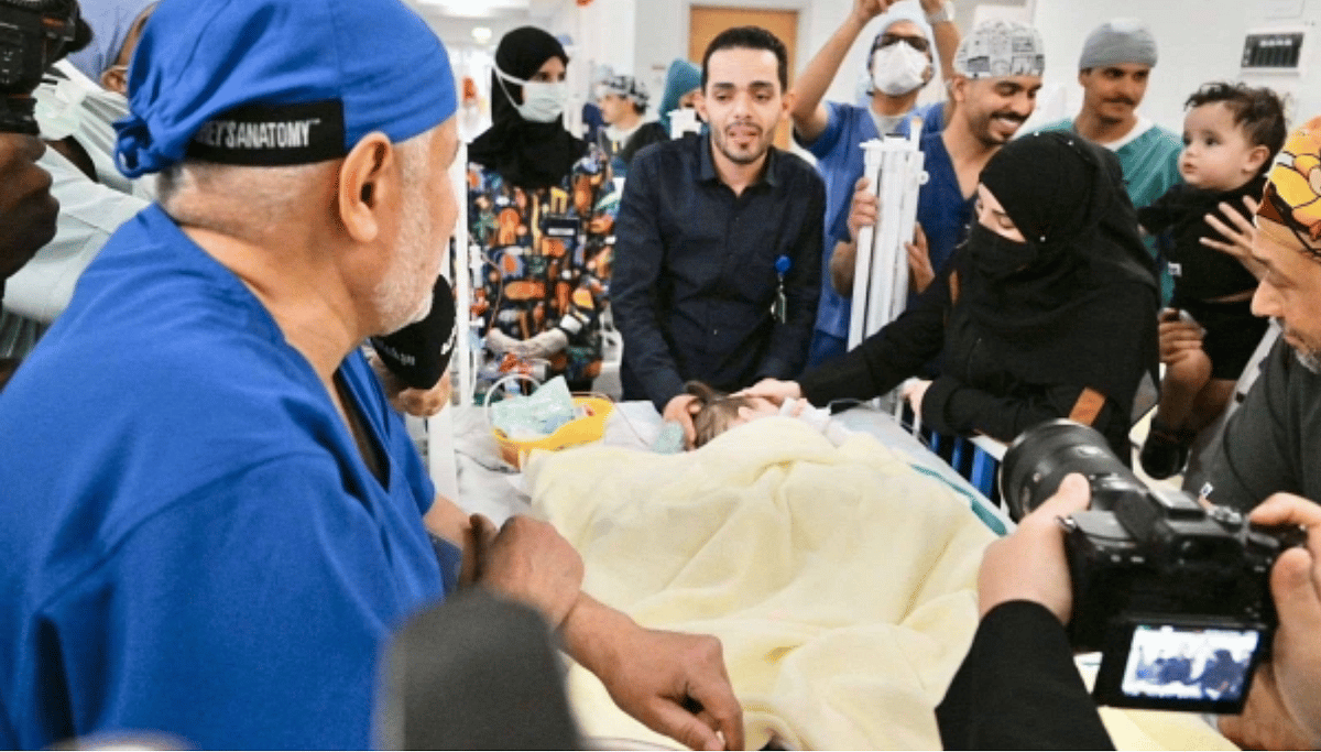 Suriyeli Yapışık ikizler, 8 Saatlik Karmaşık Ameliyattan Sonra Suudi Arabistan'da Başarıyla Ayrıldı