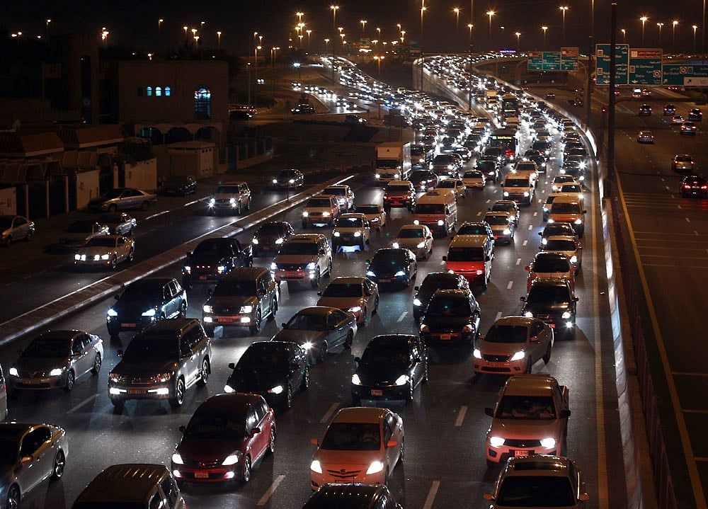 Trafik Uyarısı: Outlet Alışveriş Merkezi'nden Sonra Dubai-Al Ain Yolunda Kaza
