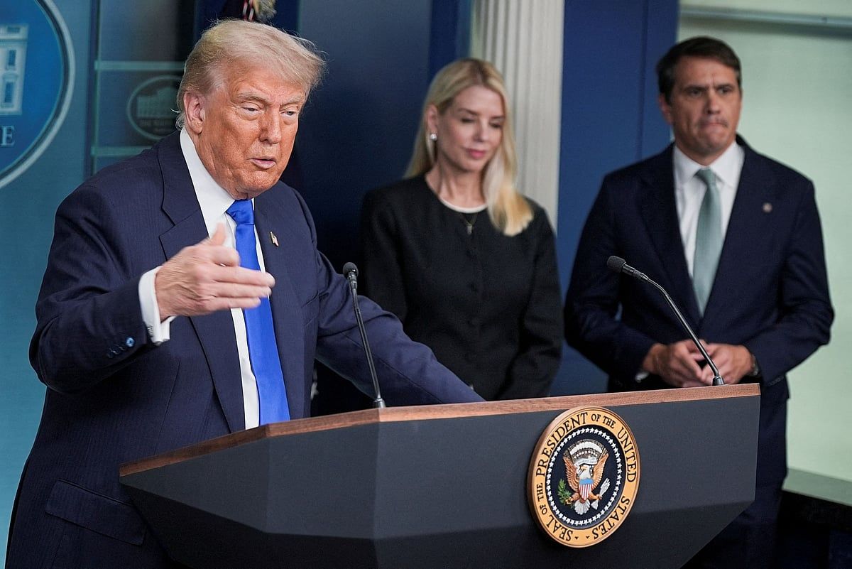 Trump, Bondi'yi Epstein Dosyalarına Karşı Tepkiyle Savundu