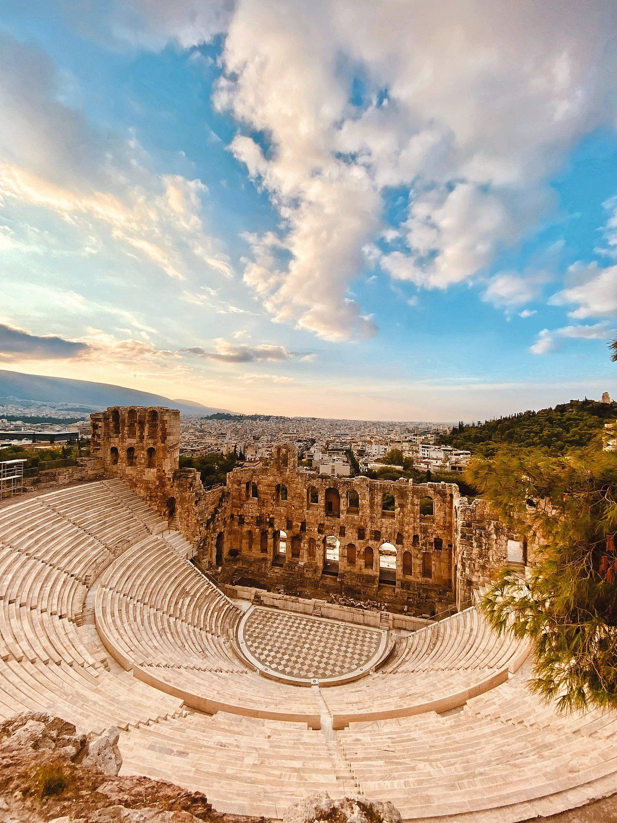 Vardikos &amp; Vardikos: Yunanistan'ın En Güvenilir Golden Visa İkamet Programı aracılığıyla Avrupa'ya Açılan Kapınız