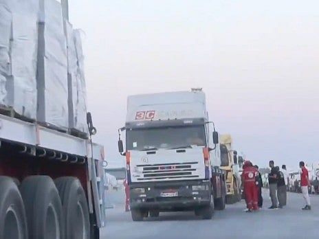Yardım Kamyonları Refah Kapısı üzerinden Gazze'ye Doğru Hareket Etmeye Başladı: Mısır'dan Alqahera News Tv