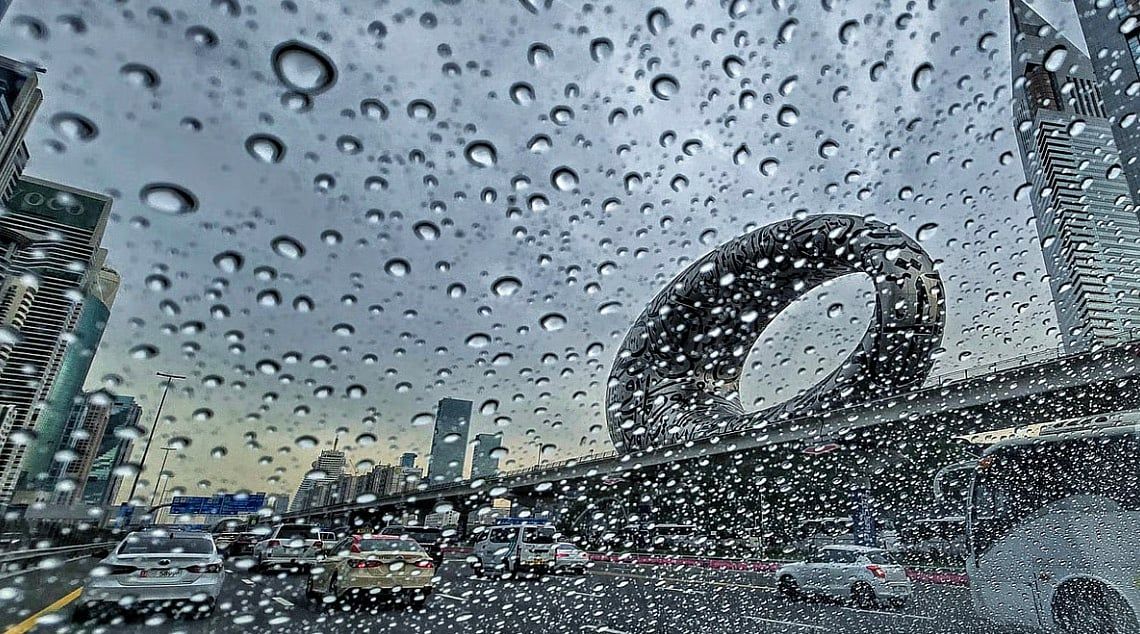 Yarın BAE Hava Durumu: Bazı Bölgelere Yağmur Yağacak; Sıcaklıklar Yükselecek