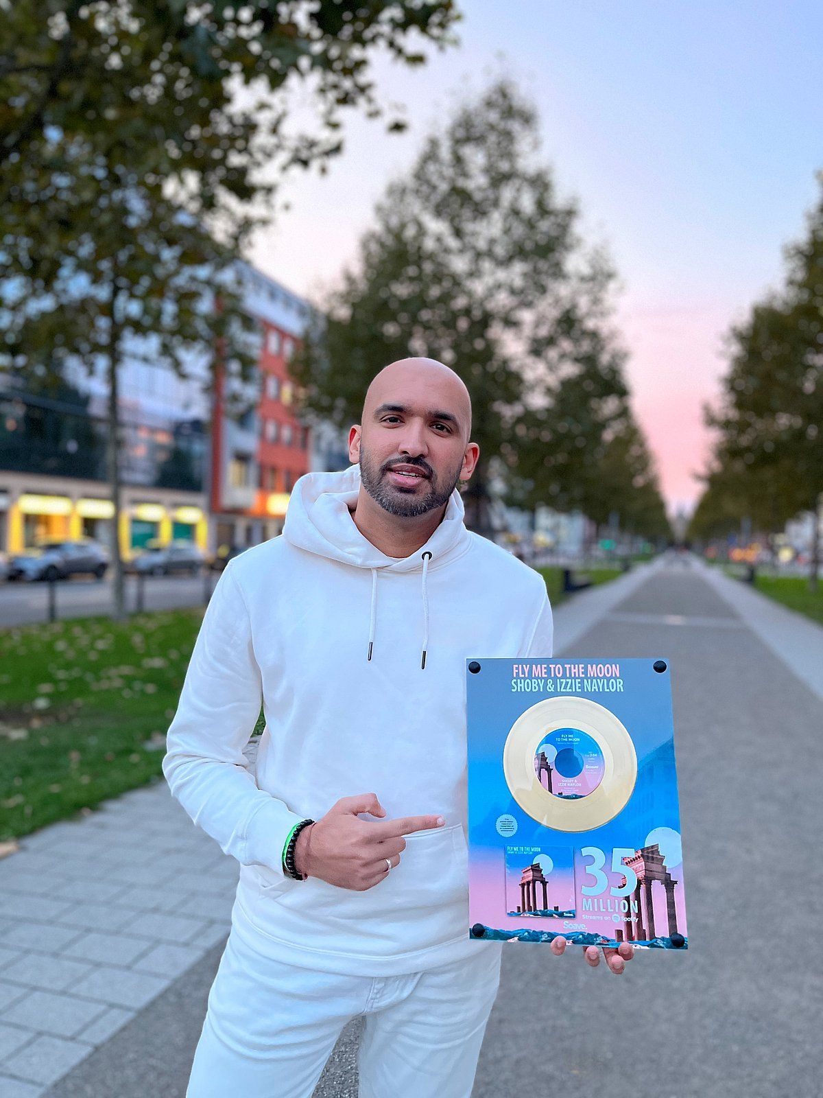 60 Milyon Akışa Sahip Viral Bir Frank Sinatra Kapağının Arkasındaki Dubai Doğumlu Dj ile Tanışın
