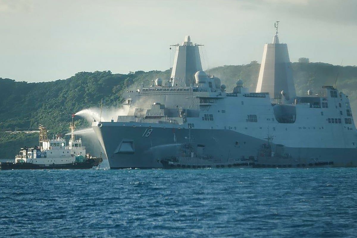 ABD Donanması, Japonya'daki Okinawa Açıklarında 12 Saat Boyunca Yanıyor