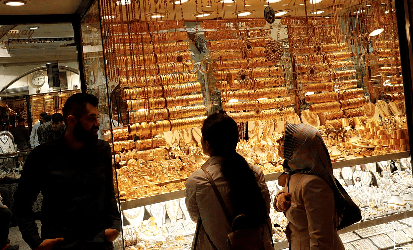 ABD Tarife Karışıklığı Külçe Piyasasını Sarstığında Altın Fiyatları Kırbaçlandı