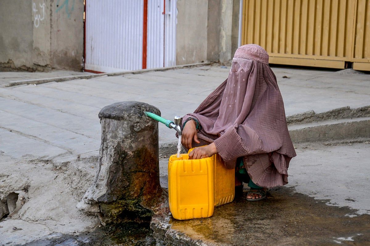 Afganistan'ın Su Kıtlığının Yükünü Kadınlar ve Kızlar Taşıyor