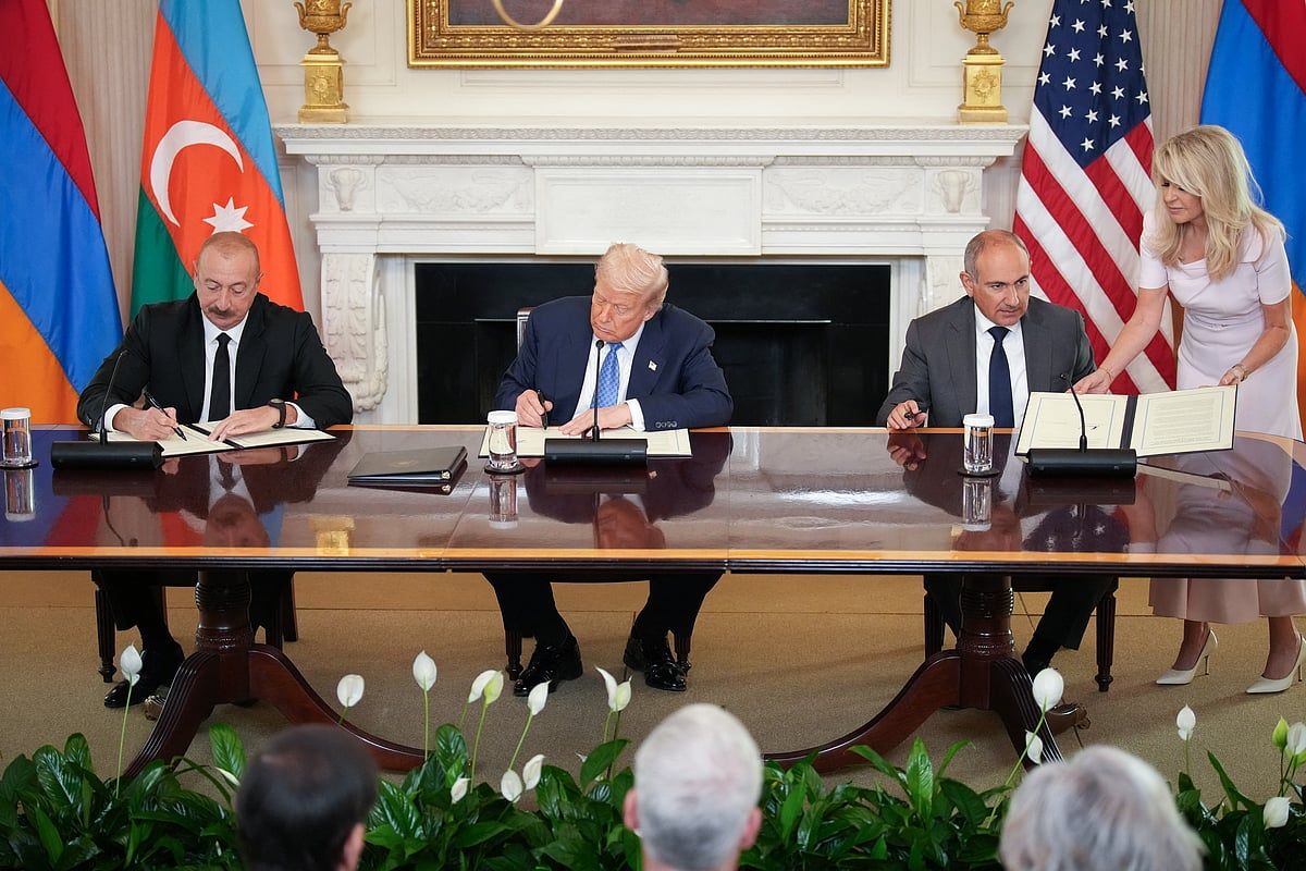 BAE, Azerbaycan ve Ermenistan Arasındaki Tarihi Barış Anlaşmasını Memnuniyetle Karşıladı