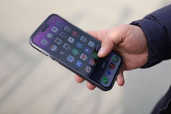BAE, Bazı Kullanıcılar 2 Telefon için Aylık Dh700'e Kadar Ödeme Yaptığından %100 İnternet Bağlantısı Kaydeder