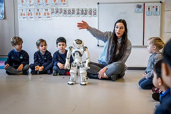 BAE: Bu Akademik Yıl Yapay Zeka Müfredatını Öğretecek 1.000'den Fazla Öğretmen