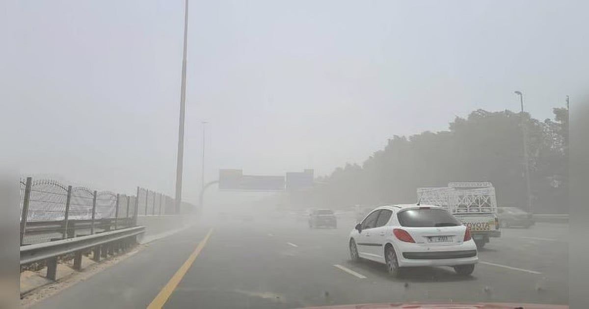 BAE Hava Durumu: Bugün Maksimum Sıcaklık 48 ° C; Toz, Sis Uyarıları Verildi