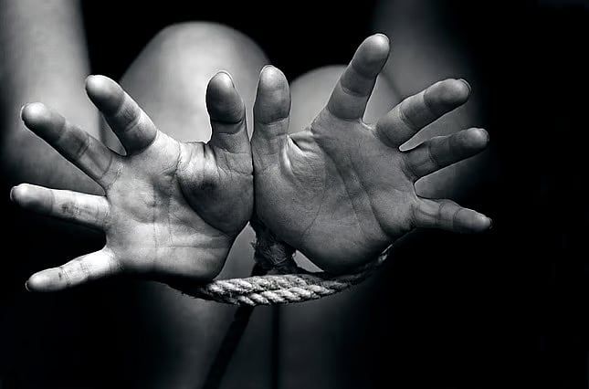 BAE: İnsan kaçakçılığından Kurtulan Dubai Polis Diploması Aldı, farkındalığı Artırmaya Yardımcı Oldu