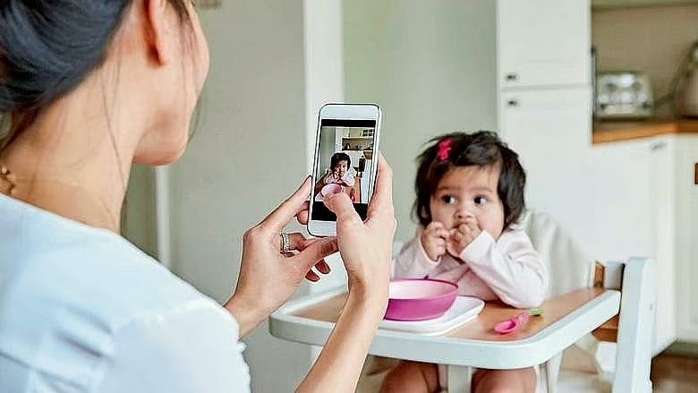 BAE: Neden Bazı Aileler Başkalarının Evlerinin Fotoğraflarını Çekmesine İzin Vermiyor