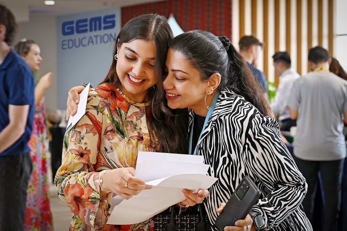 BAE: Öğrenciler Rekor Kıran Gcse Sonuçları Alıyor, ingiltere Ulusal Ortalamasını Gölgede Bırakıyor