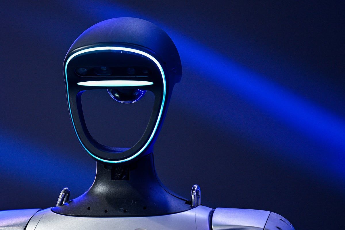 BAE: Şeyh Muhammed'i Karşılayan Viral Robotla Tanışın, Yolun Karşısına Geçin; Maliyet, Özellikler Ortaya Çıktı
