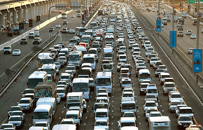 BAE Trafiği: Uzun Süredir İkamet Eden Kişi Sharjah'tan Dubai'ye 'Sadece 7 Dakikada' Gittiğini Hatırlıyor