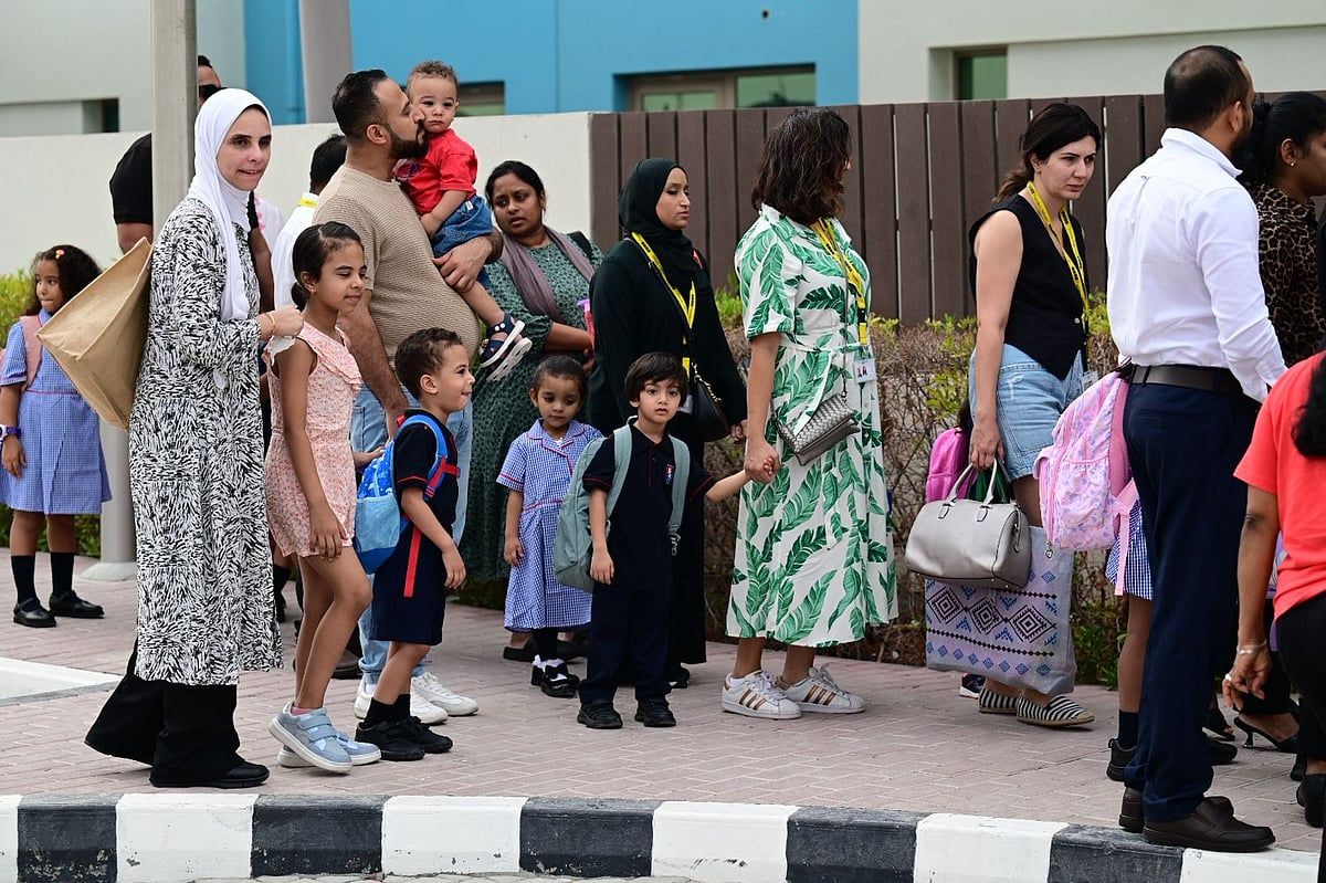 BAE'de Okula Dönüş: Yeni Tarifeler, Öğrenciler Sınıflara Döndükçe Daha Uzun Tatiller