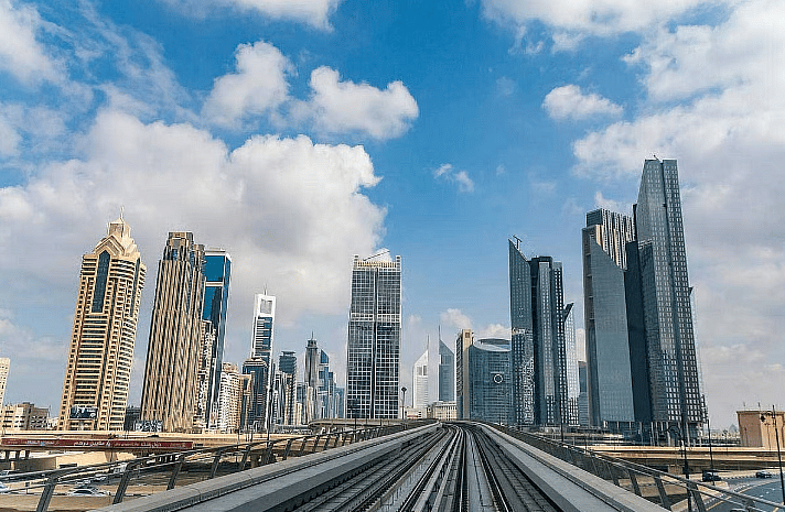 BAE'de Yarın Hava Durumu: Dubai'de 38 ° C'nin En Yüksek Seviyesi; Parçalı Bulutlu Gökyüzü Bekleniyor