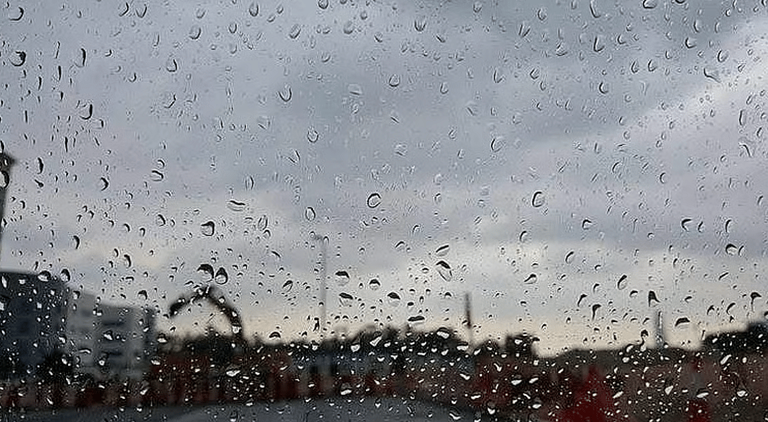 BAE'de Yarın Hava Durumu: Yağmur İhtimali Devam Ediyor; Toz Esecek