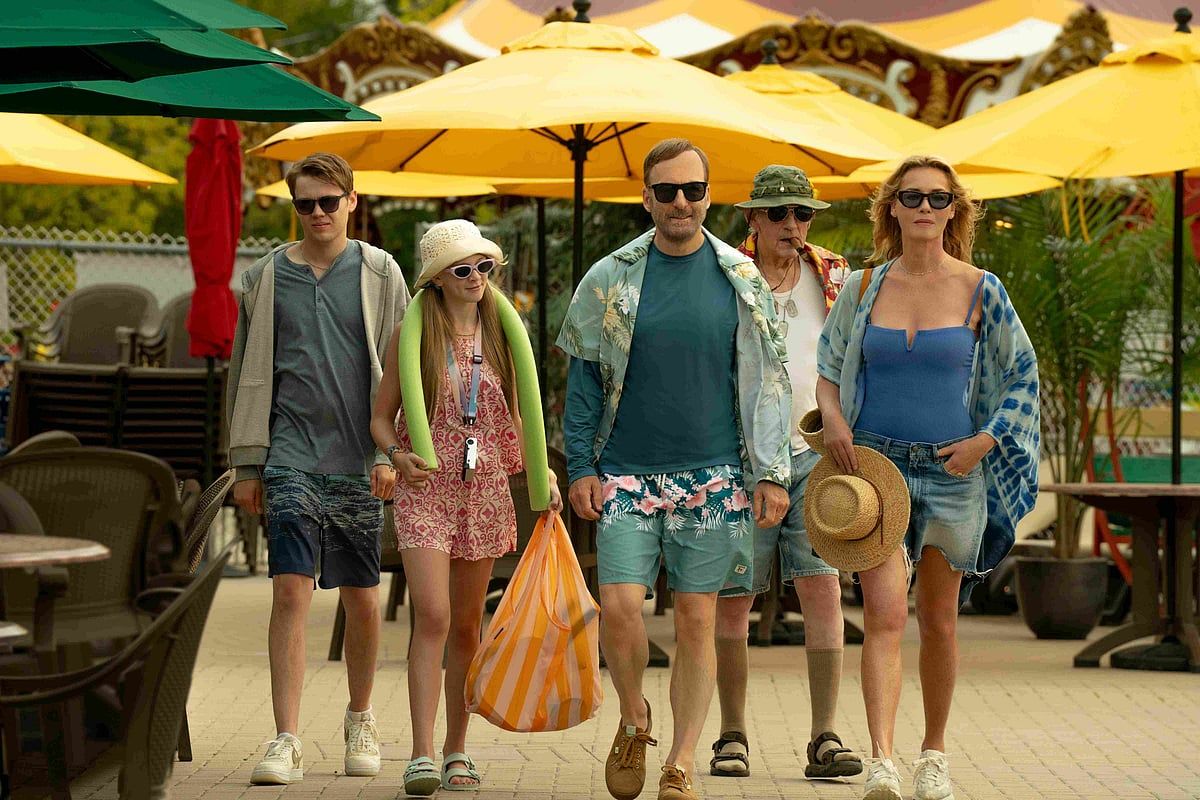Bob Odenkirk 'Kimse 2'den, Aile Temalarından ve Bir Aksiyon Yıldızı Gibi Eğitimden Bahsediyor
