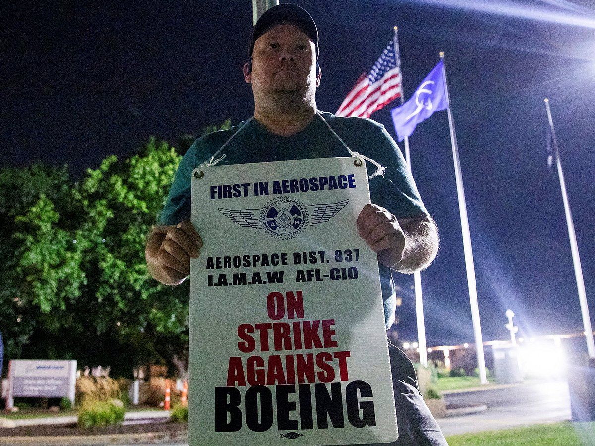 Boeing St. Louis Savunma İşçileri, Son Teklifi Reddettikten Sonra Pazartesi Gününden İtibaren Greve Başladı