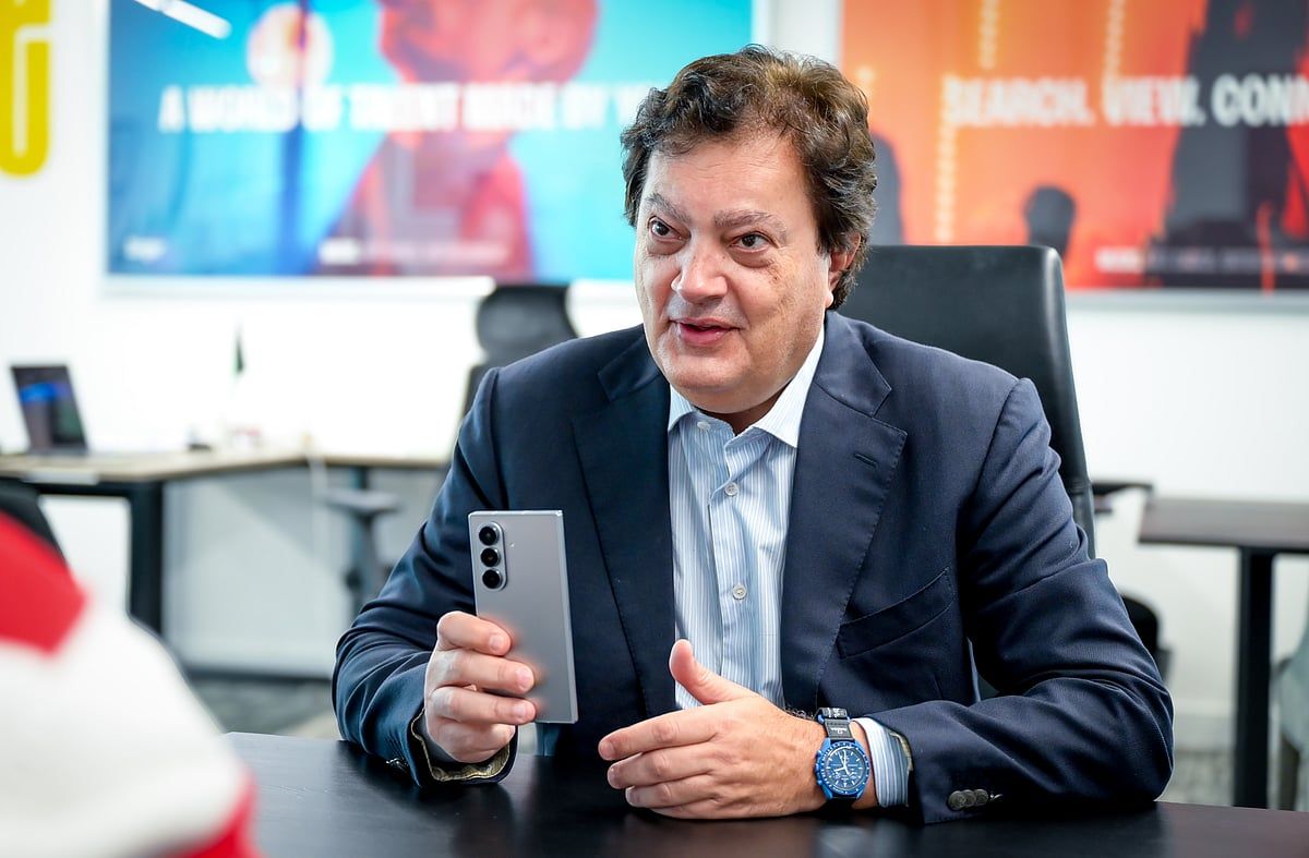 Bu uygulama BAE'nin Müzisyenleri, Sanatçıları ve Hatta Sihirbazları Nasıl İşe Alabileceğini Değiştiriyor
