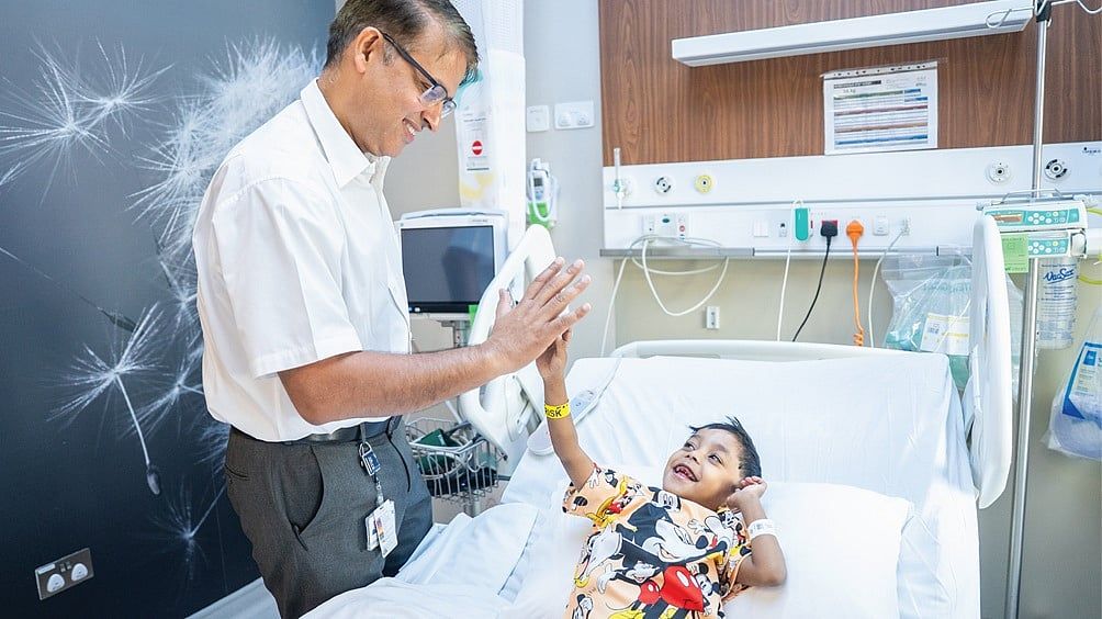 Dubai'deki King's College Hospital London, Bölünmüş Yetişkin Karaciğeri Kullanarak Nadir Görülen Çift Pediatrik Karaciğer Nakli Gerçekleştirdi