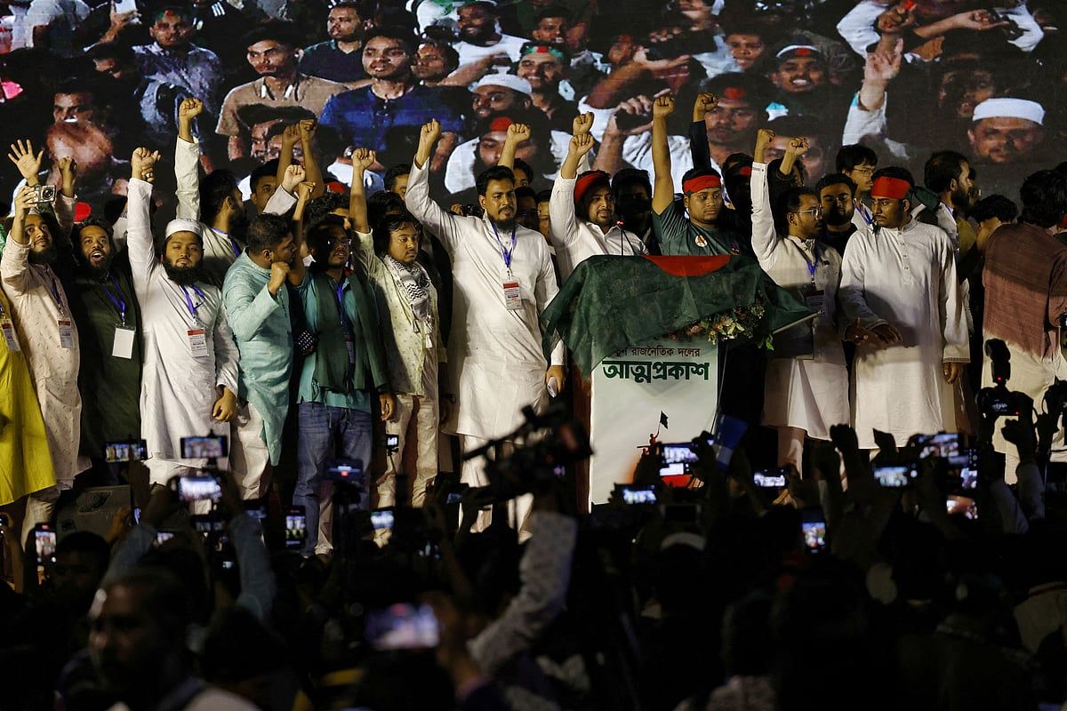 Hasina'nın Devrilmesinden Bir Yıl Sonra Bangladeş Mitinglerine ve Konserlerine Binlerce Kişi Katılacak