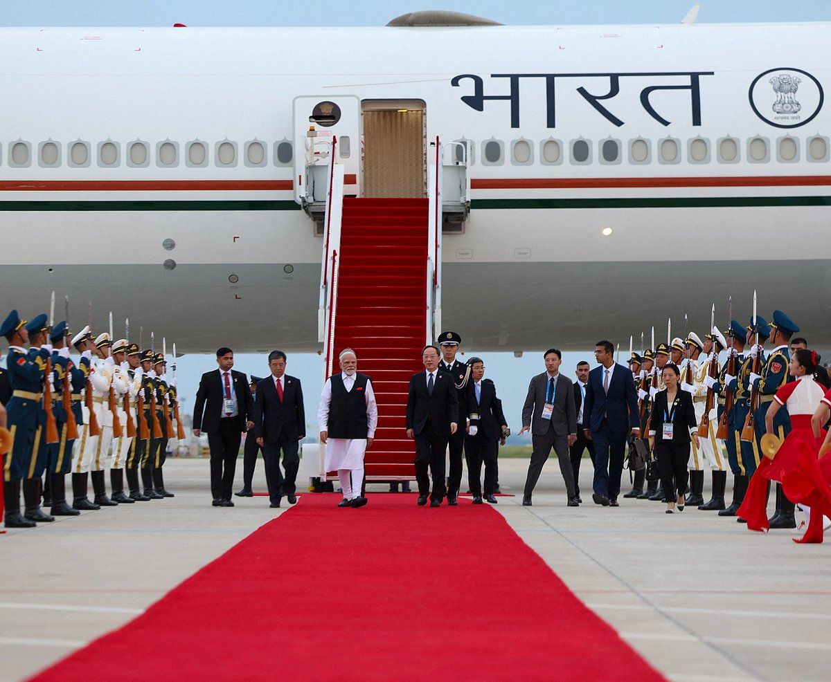 Hindistan'ın Modi, Çin'in Ev Sahipliği Yaptığı Zirve Öncesinde Tianjin'e Geldi